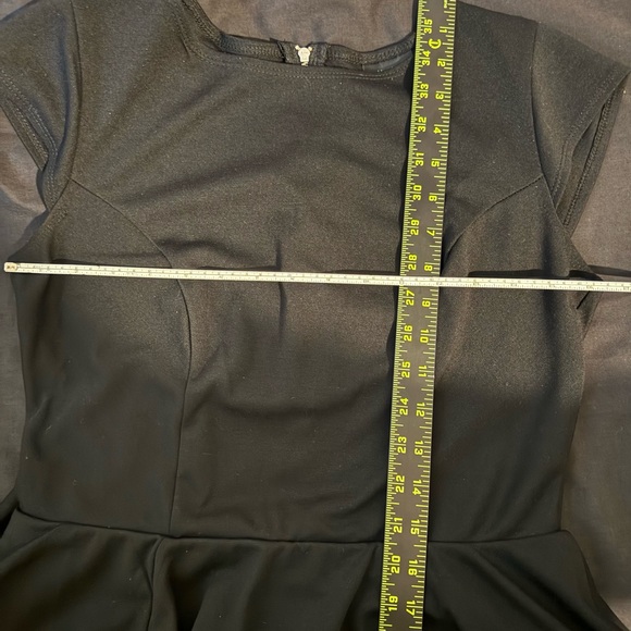 Mossimo Cap Sleeve Bodycon Dress w ruffle waistline - Picture 4 of 7